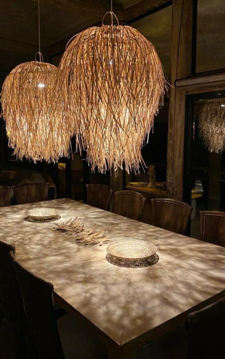 Suspension decorative en raphia